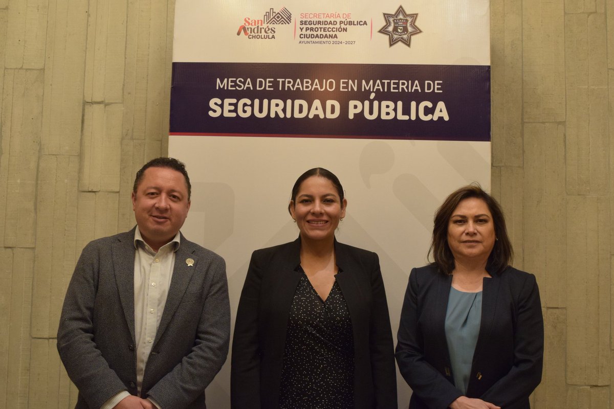 JPCISNEROSM's tweet image. Me dio gusto saludar a la Presidenta Municipal de San Andrés Cholula @LupitaCuautleT, coincidimos en crear estrategias para mantener la seguridad en este municipio y contribuir al desarrollo económico. Agradecemos su cercanía para trabajar conjuntamente con la @CANACOPUEBLA1