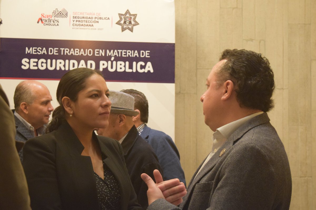 JPCISNEROSM's tweet image. Me dio gusto saludar a la Presidenta Municipal de San Andrés Cholula @LupitaCuautleT, coincidimos en crear estrategias para mantener la seguridad en este municipio y contribuir al desarrollo económico. Agradecemos su cercanía para trabajar conjuntamente con la @CANACOPUEBLA1