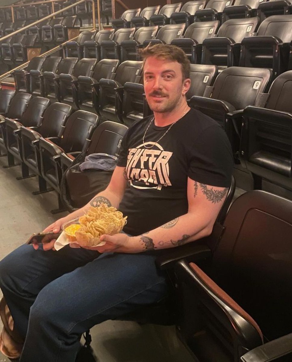 boston massivehugetits tweet media