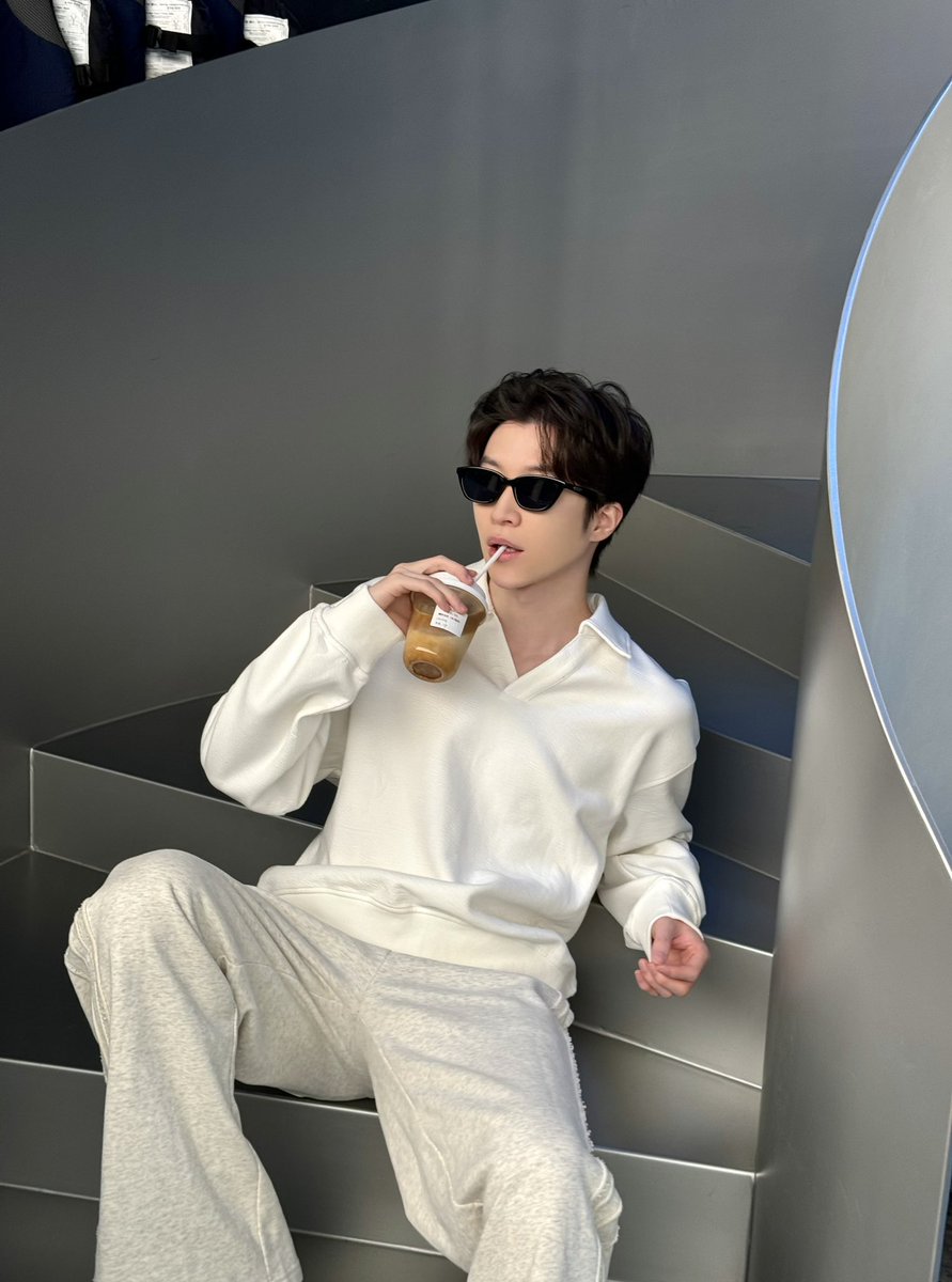 CasperLEe tweet media