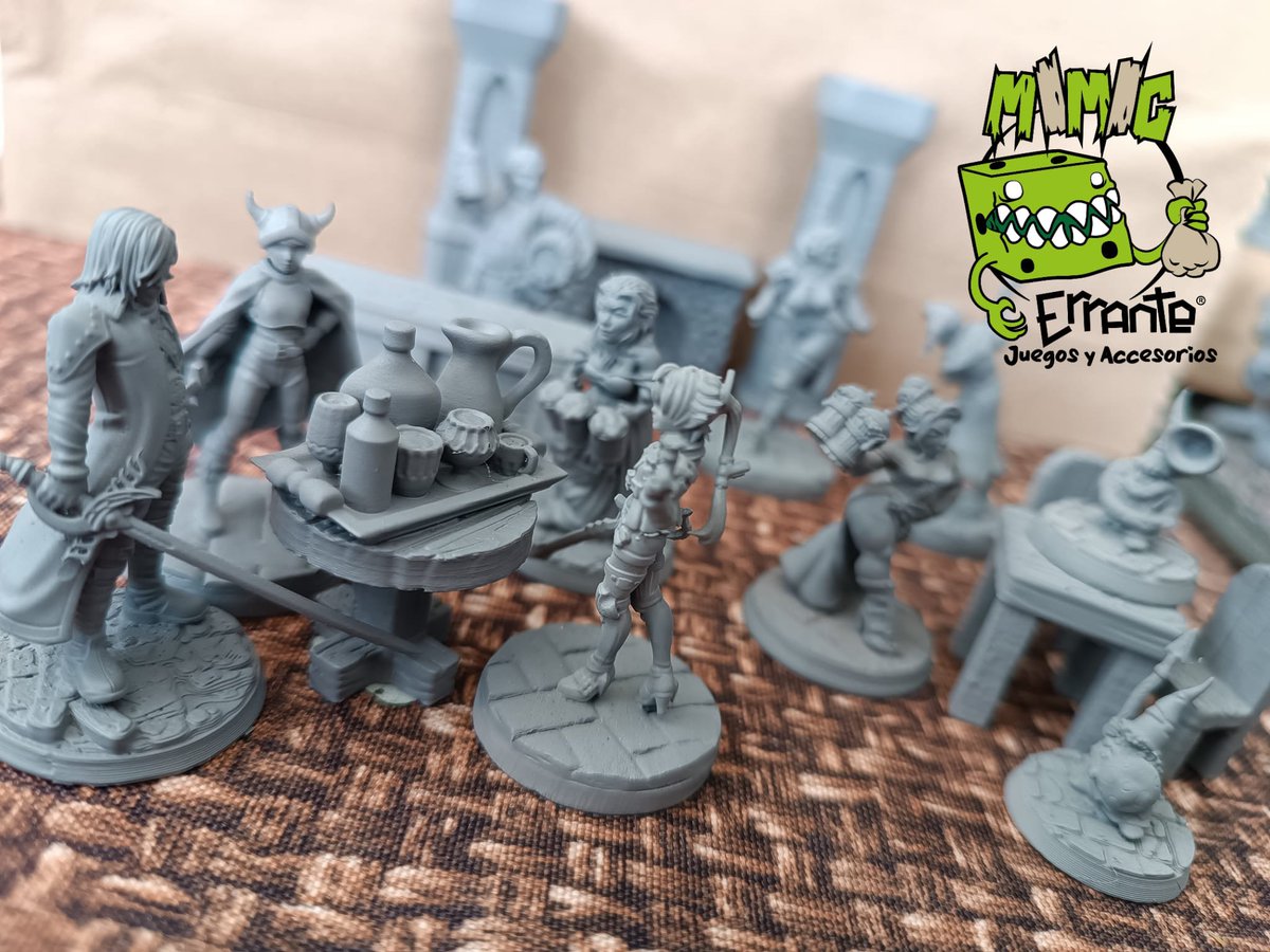 Ademas vamos a tener una area de venta de juegos de rol, dados, camisas, minis y mucho mas. ¿Que puedes comprar en esta area? Aqui te dejamos una probadita de lo que tenemos disponible.
