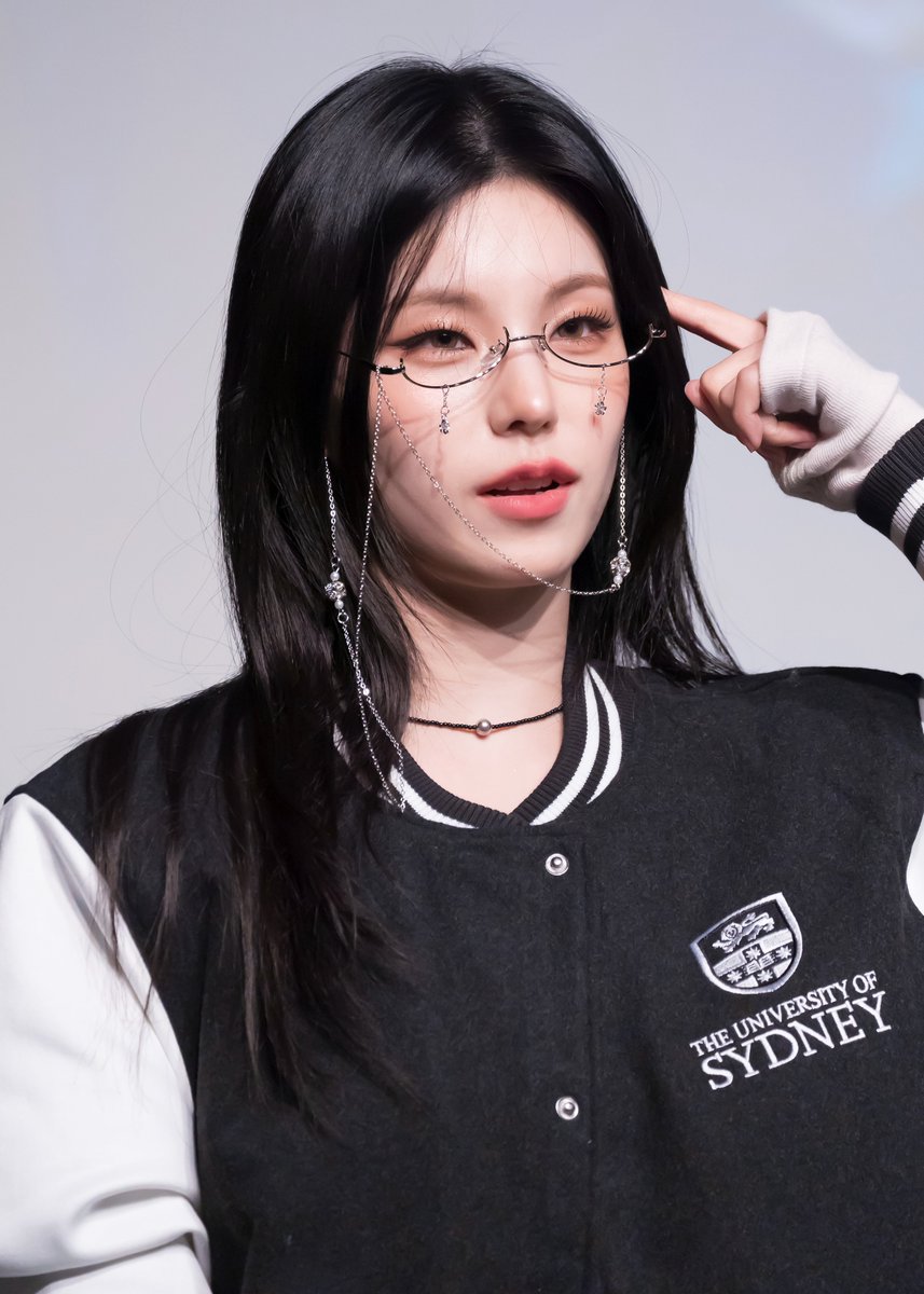 ITZY_PAN's tweet photo. 241108  
#있지 #ITZY #예지 #YEJI https://t.co/otY5KL8nQ1