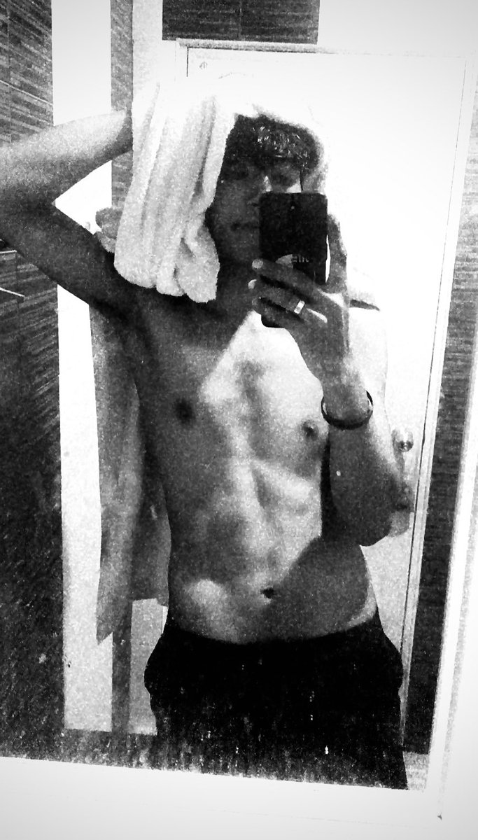 T_r4phxttt's tweet photo. My Body 💪🏻 https://t.co/rELJrCs1ne