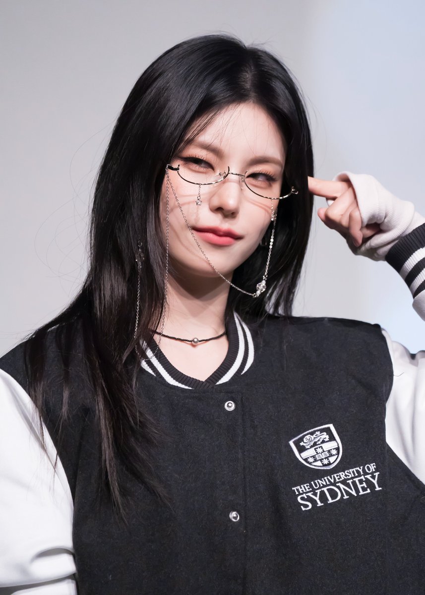 ITZY_PAN's tweet photo. 241108  
#있지 #ITZY #예지 #YEJI https://t.co/otY5KL8nQ1