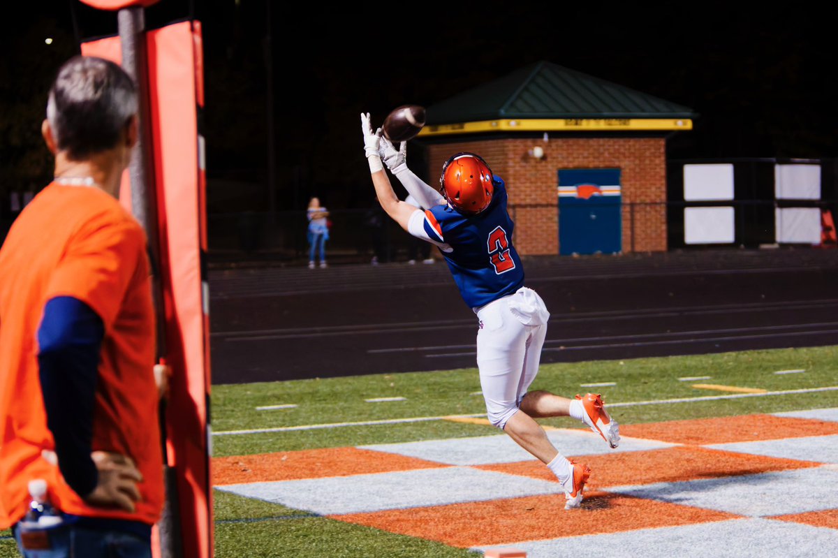 CapistrantColin's tweet image. Regular Season Hightlights — District Champs!
@BWHSFootball @andrejones1185 @Coach_Canney @EliteStren23 @TheCoachSavage @WRU_CoachMilez @c4_training
hudl.com/v/2QA8ya