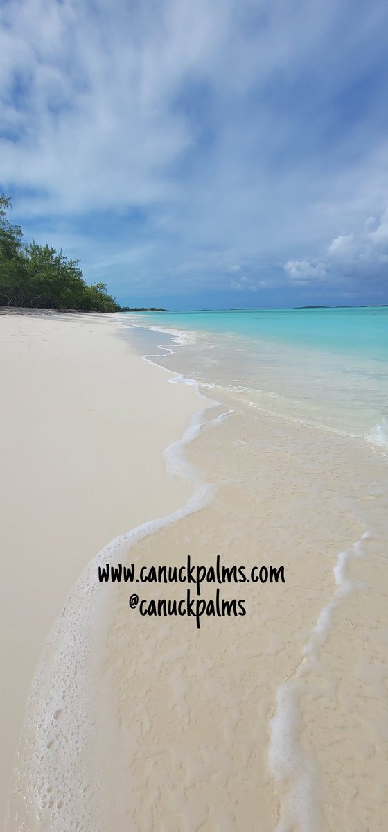 Dreaming of turquoise waters and soft sands? 🇧🇸 Exuma is world-famous for its breathtaking beaches like Cocoplum Beach, and your perfect winter escape awaits at Canuck Palms! Book your stay! canuckpalms@gmail.com