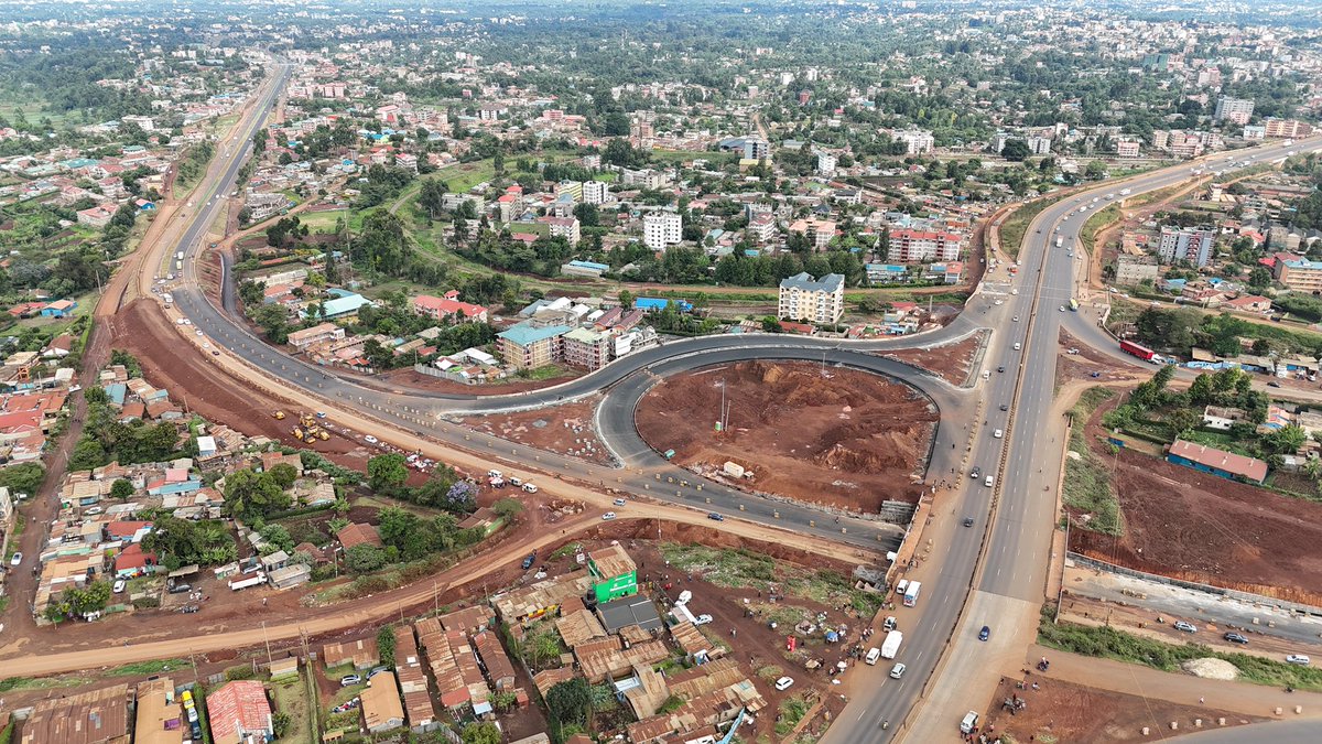 akibaru's tweet image. Good progress on Gitaru exchange .
The previous killer slip-road that contributed to traffic jam at Gitaru has been eradicated and replaced by a new roundabout exiting from A104 directly this means the famous Gitaru stage will be moved ..

Sasa wachangamke na side ya…