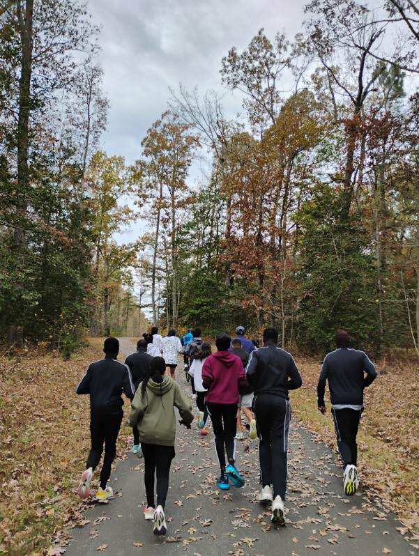 EPCCNews's tweet photo. It’s training day! EPCC Men’s &amp; Women’s Cross Country teams checking out tomorrow’s @NJCAA Half Marathon National Championship course in Richmond! Women run at 9am ET &amp; Men are at 9:15am ET! Keep it here for updates! #EPCCpride https://t.co/jrcdvrNqBI