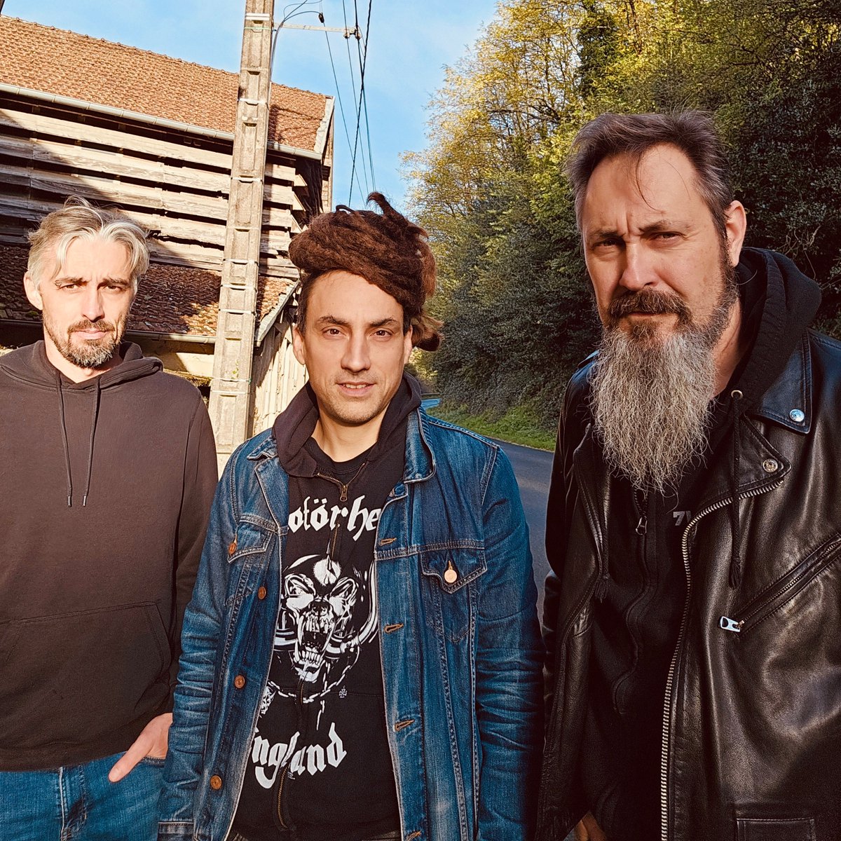 La tournée reprend la semaine prochaine par 5 dates en support de nos amis The Inspector Cluzo. 
21/11 : MULHOUSE-NOUMATROUFF
22/11 : MACON-CAVE À MUSIQUE 
23/11 : LONS LE SAUNIER-BOEUF SUR LE TOIT
24/11 : VAL D’AJOL-CHEZ NARCISSE 
29/11 : MONT DE MARSAN-CAFÉ MUSIC 𝘾𝙤𝙢𝙥𝙡𝙚𝙩
