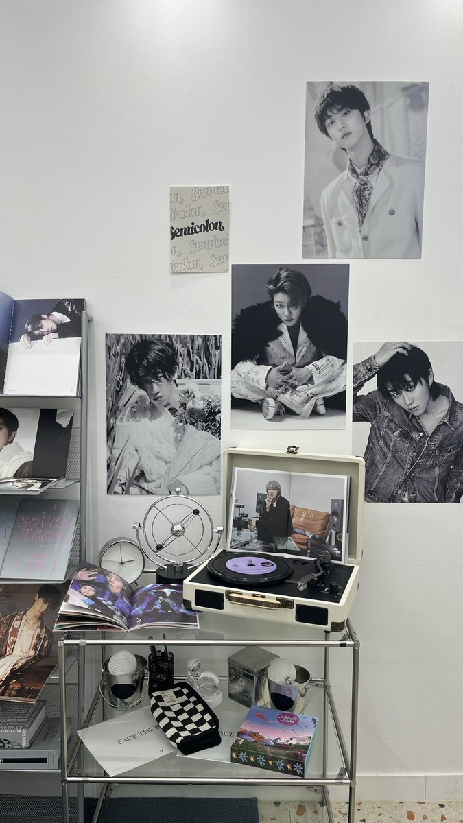 📍키로

명호의 루이비통 화보가 담긴 붉은빛 포스터와 인생네컷 프레임이 너무 예뻤어요🤍

럭드도 한번에 가장 원하던게 나와줘서
좋았습니다

작년 생카존에는 초록초록🌱하니
짧은머리의 앳되보이는 명호가 귀여웠어요

#HAPPY_THE8_DAY
#캐럿의_큰나무_명호야_생일축하해 
#XUperstar_THE8_Day