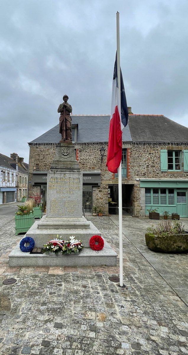 ThierryBenoit35's tweet photo. #11Novembre . Aux morts, militaires et civils. Aux veuves et veufs de guerre, orphelins #souvenirs #mémoire #transmettre #luitrédompierre #dompierreduchemin #bazougeslapérouse 🇫🇷🇪🇺 https://t.co/55wVzzciyH