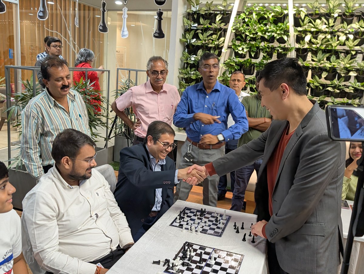ChessbaseIndia's tweet photo. @TSChessIndia
#Chess #ChessBaseIndia #TataSteelChessIndia #Simul #Exhibition #Kolkata #WestBengal #India https://t.co/FjhMbjqgjt