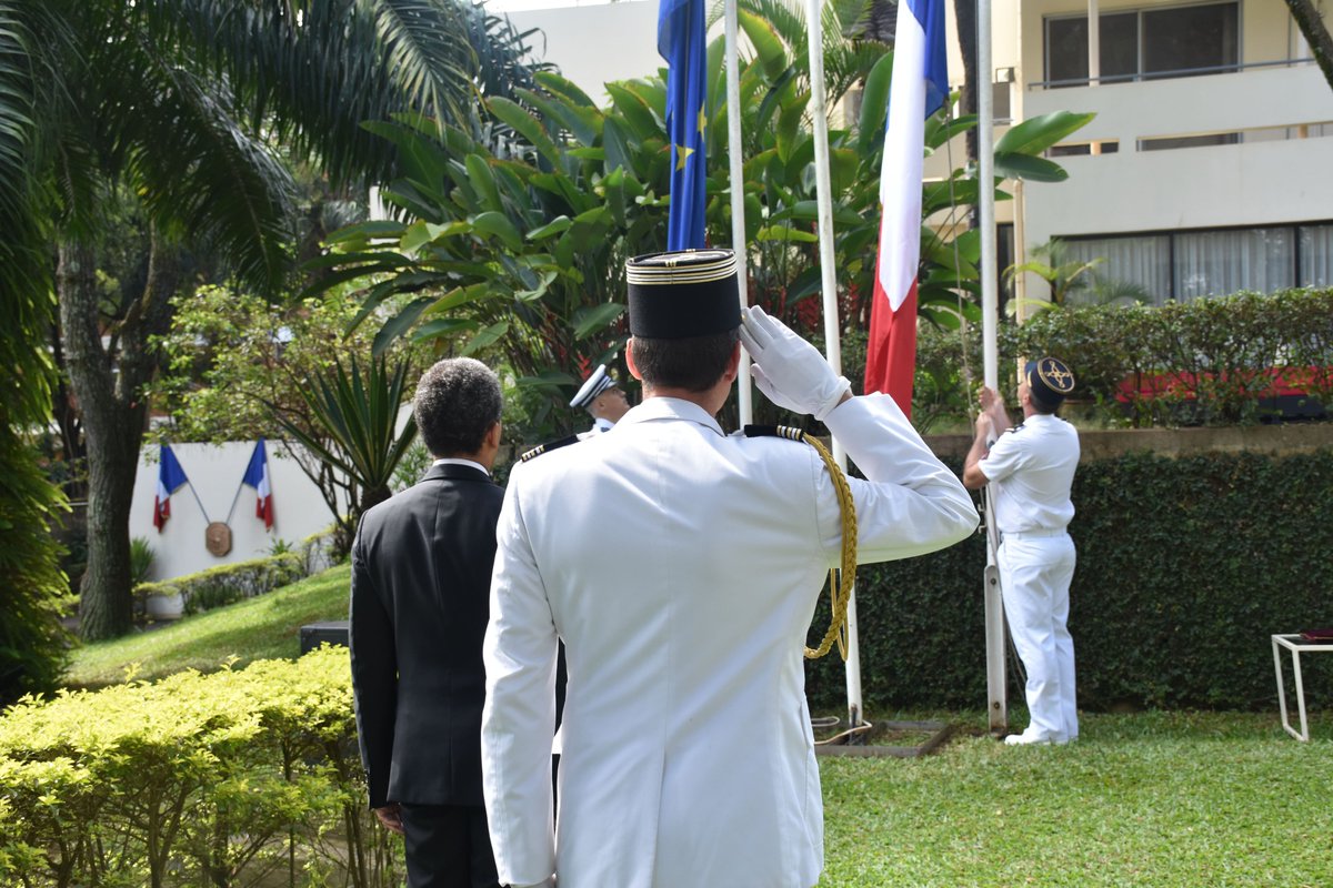 FrenchEmbassyUg's tweet photo. #ArmisticeDay🕊️
On this #11November, H.E @XavierSticker honoured the memory of those who fought for 🇫🇷 at the cost of their lives, highlighting France's actions with allies &amp; partners to tackle common challenges, like the ongoing cooperation with🇺🇬 to enhance peace in the region. https://t.co/WX3Vi1ZKqP