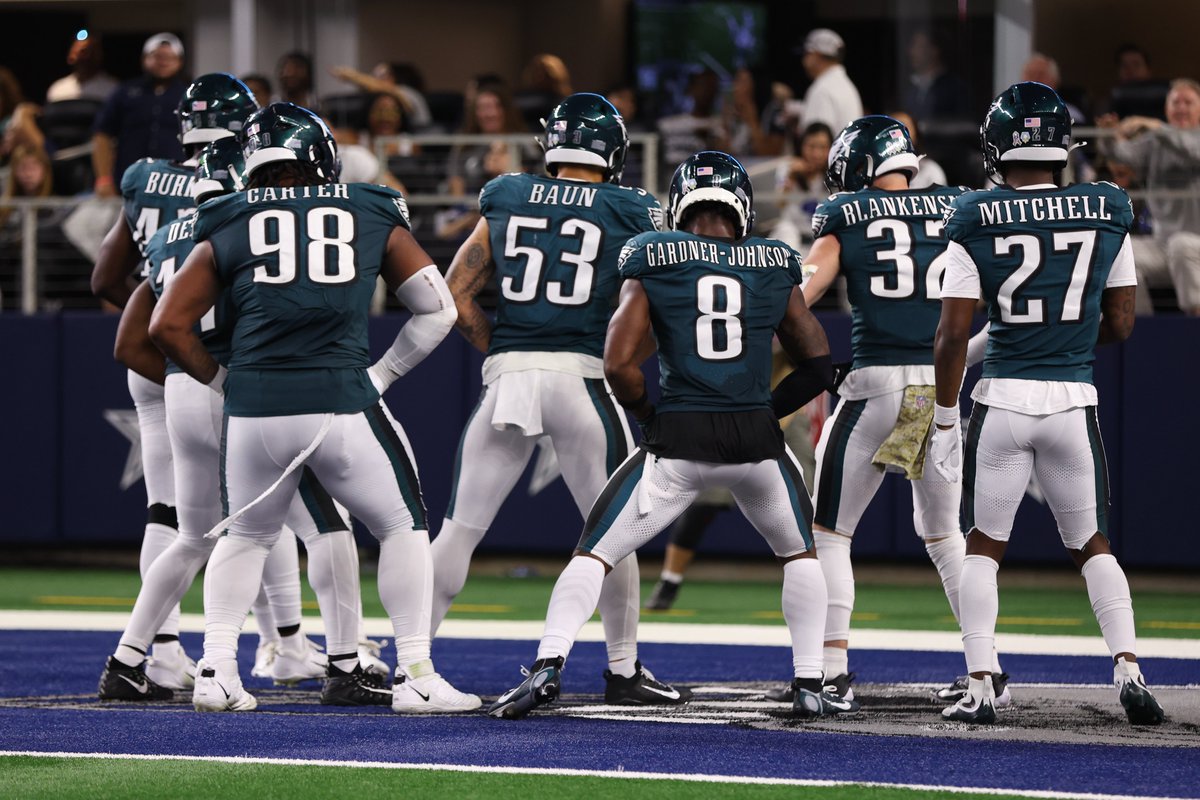 SportsRadioWIP's tweet photo. Ray Didinger: "Last 5 games they're giving up an average of 10 points a game. They're giving up just barely over 200 yards. Last 3 games they've had 10 takeaways. They're playing so fast, they're playing so physical. They're swarming around the ball. They're tackling so well." https://t.co/AU3xqogznq