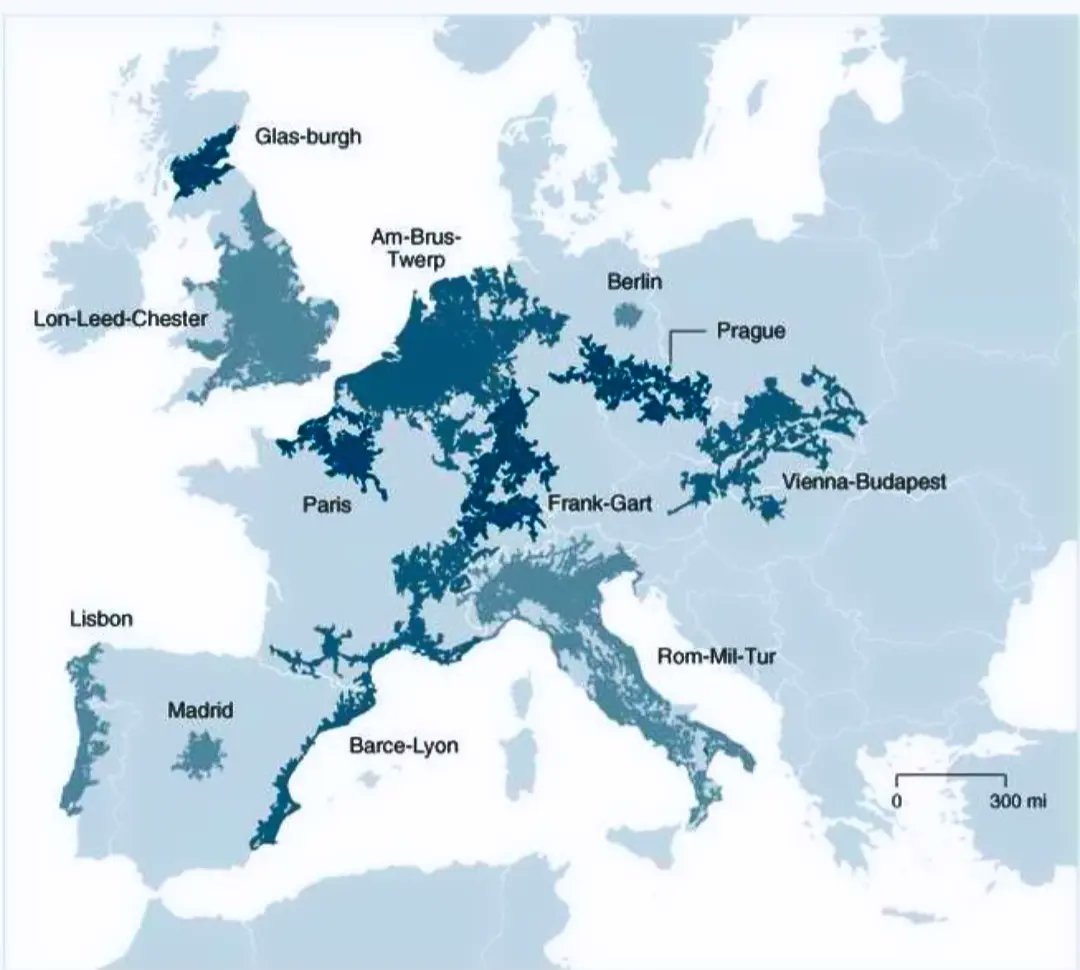 xmtorne's tweet photo. Quando todos os sinais coincidem, é preciso prestar atençom neles. Eis os eixos do desenvolvimento europeu e populacional. As indicaçons e deduçons marcam o caminho e o da #Galiza nom vai para #madridespaña #spain🇪🇸 #galizaisnotspain #europe #mapsofeurope https://t.co/mH193xykom
