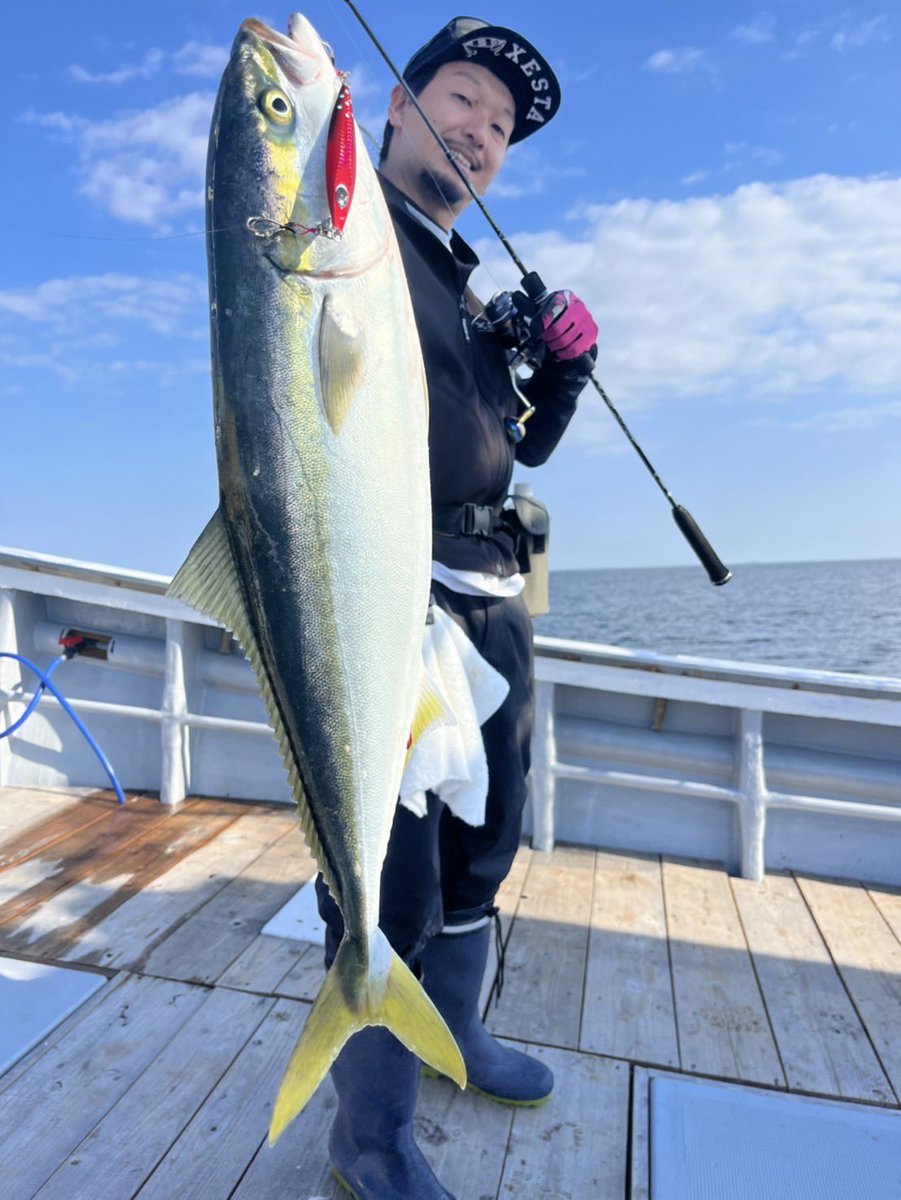 soa_fishing's tweet photo. 日本海が中止になったので急遽でしたが花露辺の荒神丸さんにお世話になりました!
朝イチから反応は多いものの食いが浅いのか掛かってもバラし多数…
でも久しぶりの釣りで久しぶりにいっぱい釣れたのでいい疲労感でした笑
#xesta
#SlowEmotion
#Summitedition
#Spinslow
#CHAFF
#FREASLIM
#荒神丸 https://t.co/XN6Ini9Dwg
