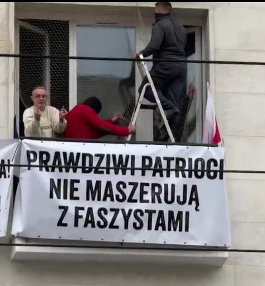 WarNewsPL1's tweet photo. 🇵🇱
Są i tacy, którym przeszkadza Marsz Niepodległości. https://t.co/c8gQOzSJ8u