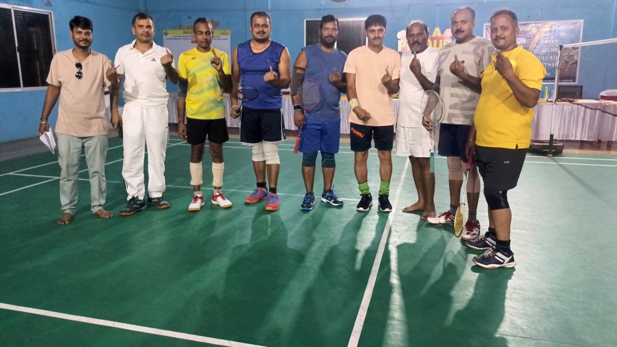 खेल के माध्यम से जागरूकता! साहेबगंज में बैडमिंटन प्रतियोगिता के दौरान सभी खिलाड़ियों और दर्शकों को मतदान की शपथ दिलाई। आइए, 20 नवंबर को मतदान करें! #VoteDeneChalo <a href="/ceojharkhand/">Chief Electoral Officer, Jharkhand</a> <a href="/ECISVEEP/">Election Commission of India</a>"