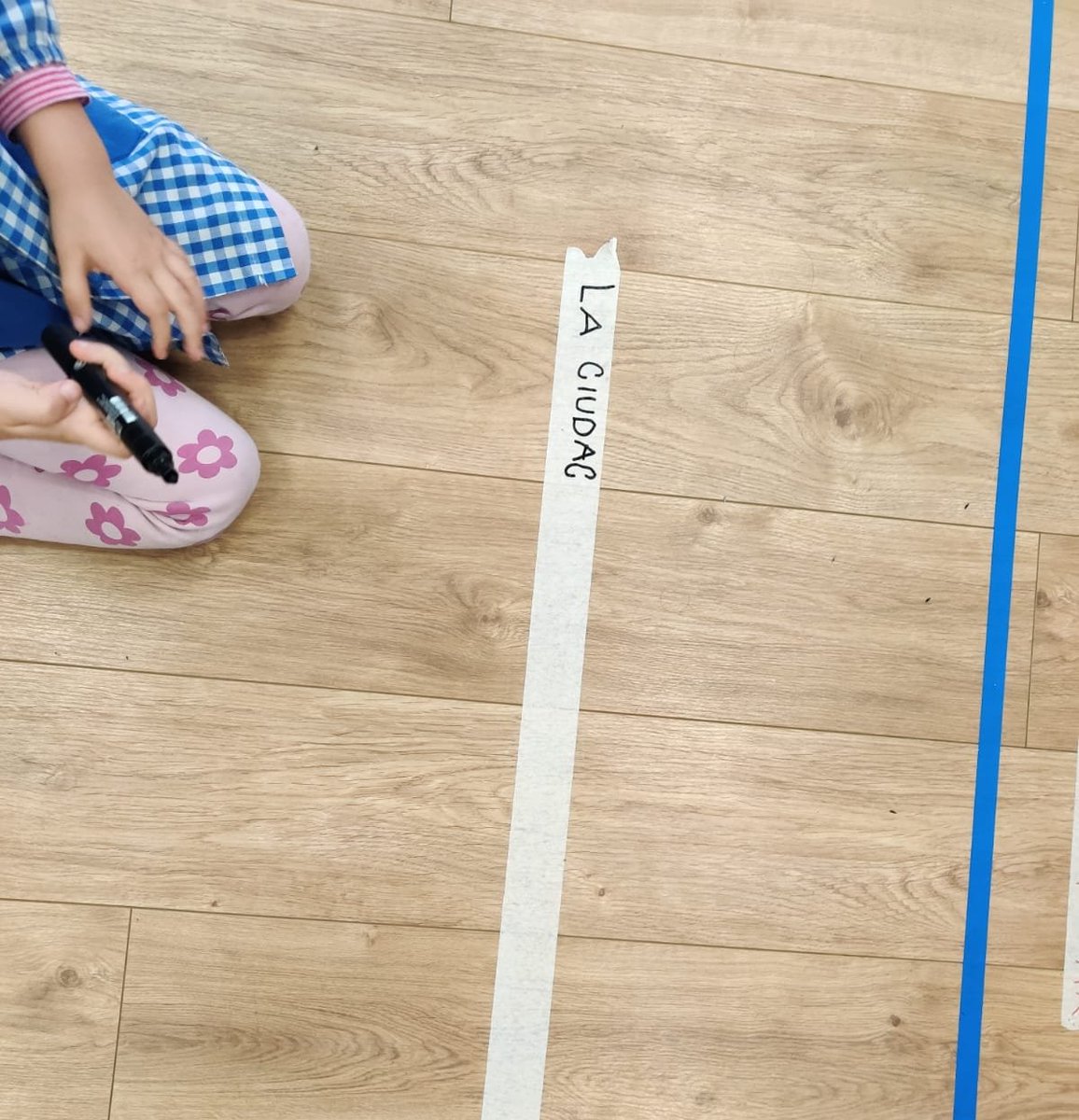 bibliotecaEPB's tweet photo. "Estamos en obras" novos obradoiros creativos da biblioteca. https://t.co/fXX1fx7UaM #bibliotecacreativa #bescolaresgal #bescolaresgalabertas https://t.co/iOYOzKTZv9