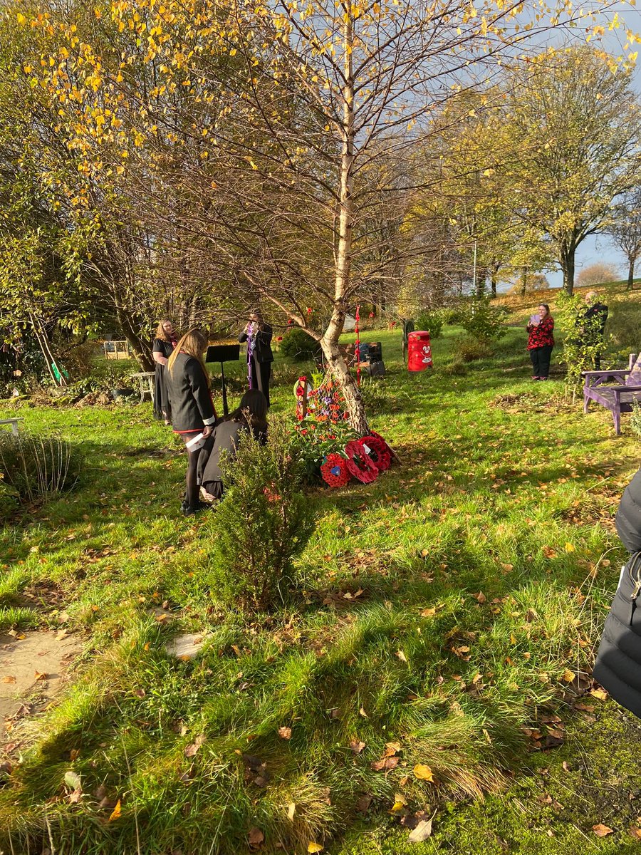 pmhshumanities's tweet photo. Attended a heartfelt remembrance service at the Erskine community garden today. It was a beautiful and respectful way to honor the memories of those we've lost. Grateful for the support of our community. 🌿🕊️ #Remembrance #Community @theparkmains https://t.co/lXcuY90bR8