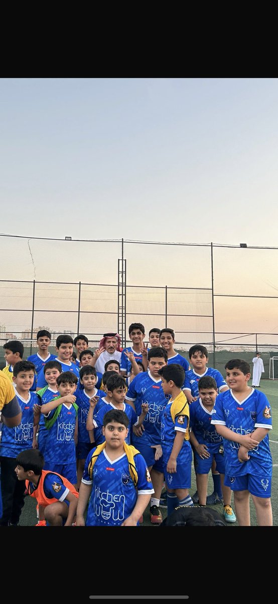 ibra_alfrayan's tweet photo. زيارتي عصر اليوم ل أكاديمية الهلال في الكويت وقدمت لهم جوايز يستاهلون الليله القصه https://t.co/XXRZJTJRBL