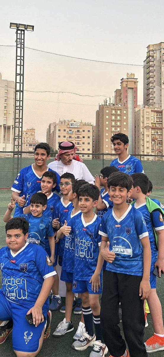 ibra_alfrayan's tweet photo. زيارتي عصر اليوم ل أكاديمية الهلال في الكويت وقدمت لهم جوايز يستاهلون الليله القصه https://t.co/XXRZJTJRBL