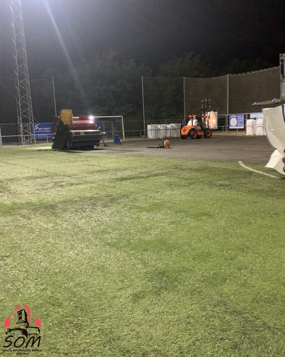 ERC_SEB's tweet photo. 🟢⚽️ Comencen els treballs de substitució de la gespa del camp de futbol!  ⚽️🟢

#SomSantaEugènia #Esports #Equipaments #CompromísAmbElPoble @AjuntamentSEB @JESantaEugenia  @BCNPROSoccer_ @diba @ERCOsona @Esquerra_ERC 👇 https://t.co/RTZhqldz9m