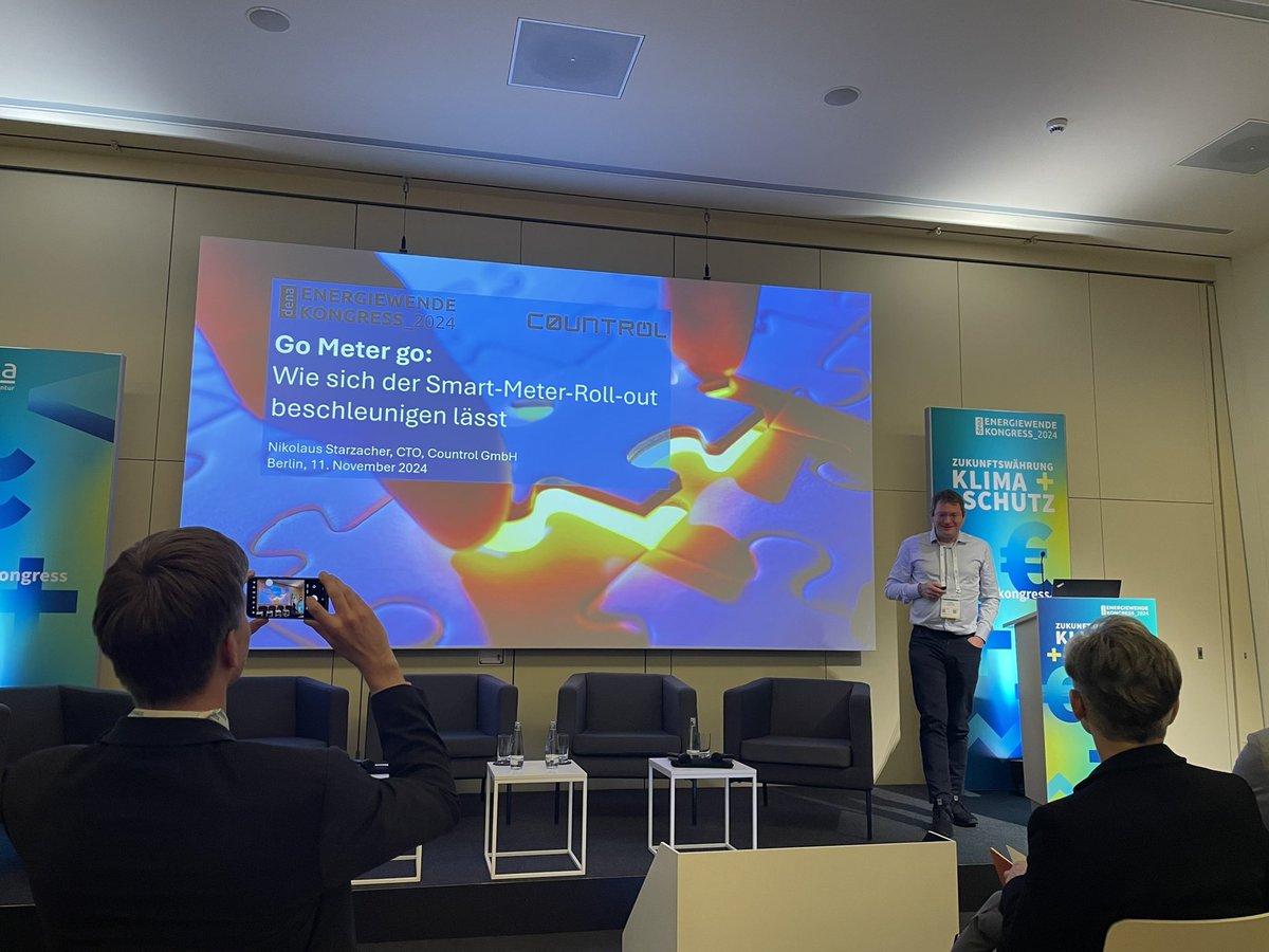 SmartGridsBW's tweet image. Für eine effiziente #Energiewende ist die Digitalisierung des Netzes und der Einsatz von Smart Metern unabdingbar. Mittels dynamischer #Stromtarife können Nutzerinnen und Nutzer dann von Preisvorteilen am Strommarkt profitieren. #SmartMeterRollout #SmartGrids @dena_news