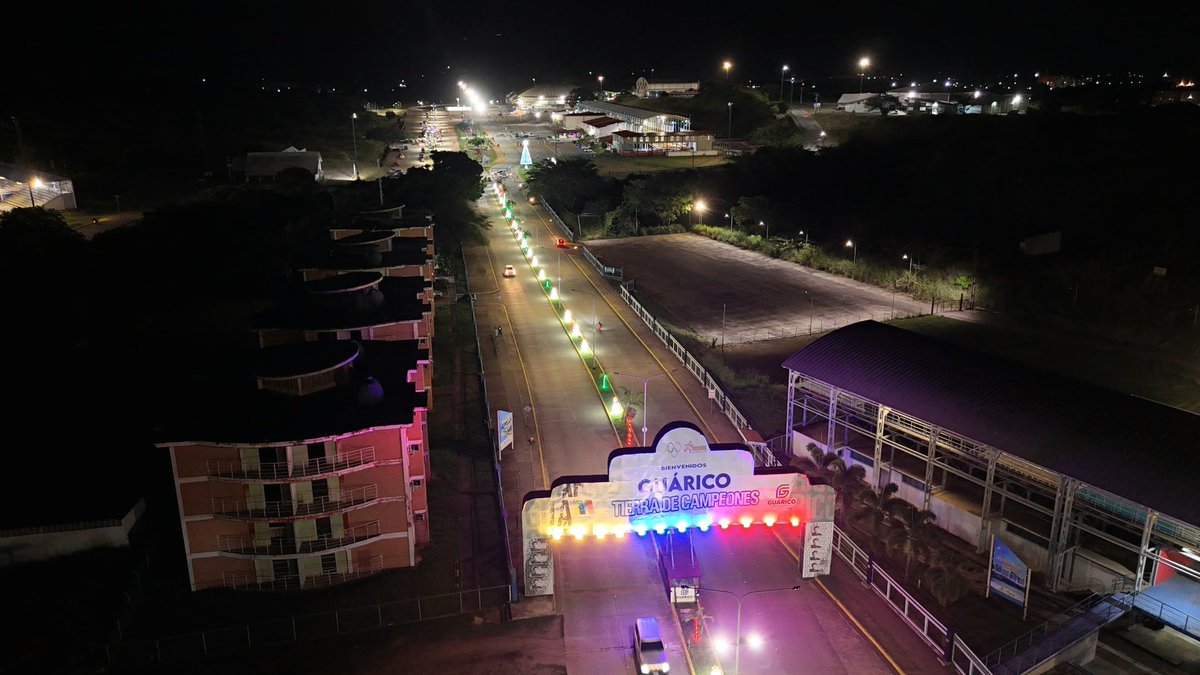 La tercera edición de la carrera nocturna Morros Llanos 2024 10k es parte de la programación navideña, así como también el encendido de las luces de la Ciudad Olímpica de San Juan de los Morros. ¡Esta es la Venezuela de la alegría, la Venezuela de la felicidad y del trabajo!