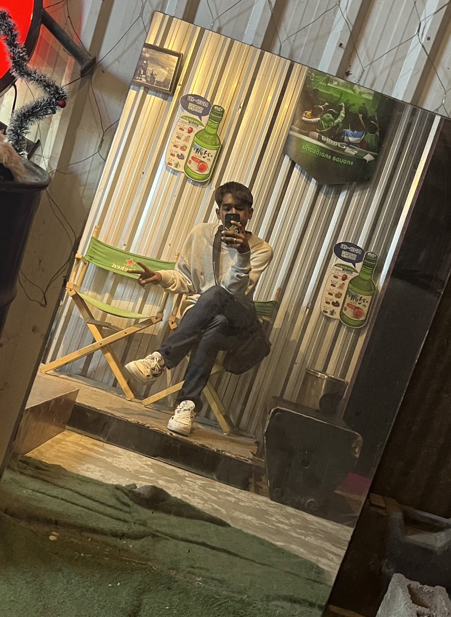 T_r4phxttt's tweet photo. mirror 🪞💕 https://t.co/6YRG8woHnJ