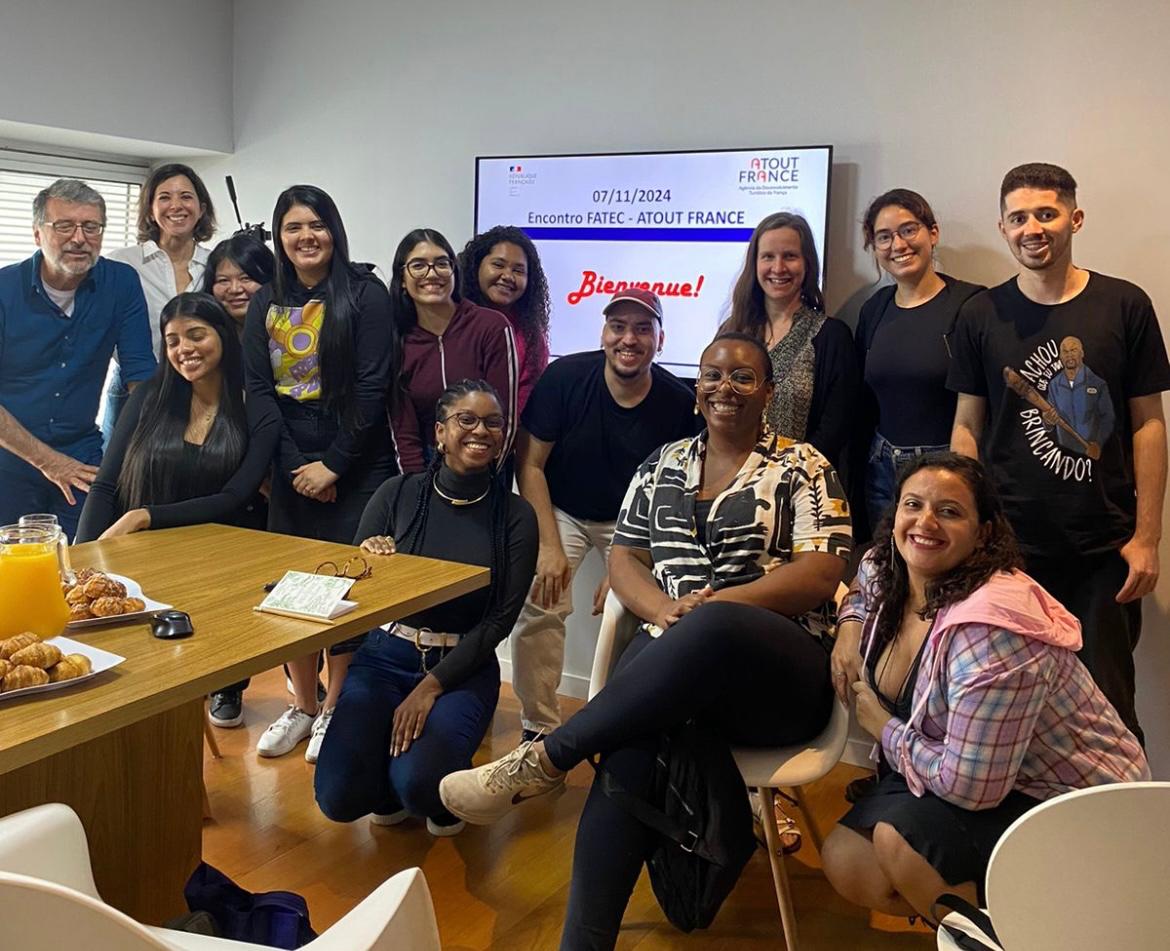 Atout France Brasil (@br_atoutfrance) on Twitter photo Recebemos estudantes de turismo da <a href="/FatecSebrae/">Fatec Sebrae</a> para apresentar o trabalho desenvolvido no Brasil. A visita também foi acompanhada por Claire Loyal Godoi do <a href="/cgfsaopaulo/">Consulado Geral da França em São Paulo</a>.
#ExploreFrance Recebemos estudantes de turismo da <a href="/FatecSebrae/">Fatec Sebrae</a> para apresentar o trabalho desenvolvido no Brasil. A visita também foi acompanhada por Claire Loyal Godoi do <a href="/cgfsaopaulo/">Consulado Geral da França em São Paulo</a>.
#ExploreFrance
