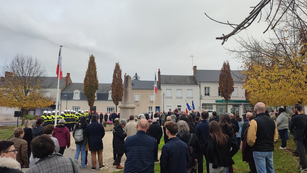 FDucampRN's tweet photo. Devoir de mémoire 🇫🇷
Présent aujourd'hui à Château-la-Vallière pour la commémoration de l'Armistice de 1918.
Hommage solennel aux morts pour la France. https://t.co/M3YckqvRxZ