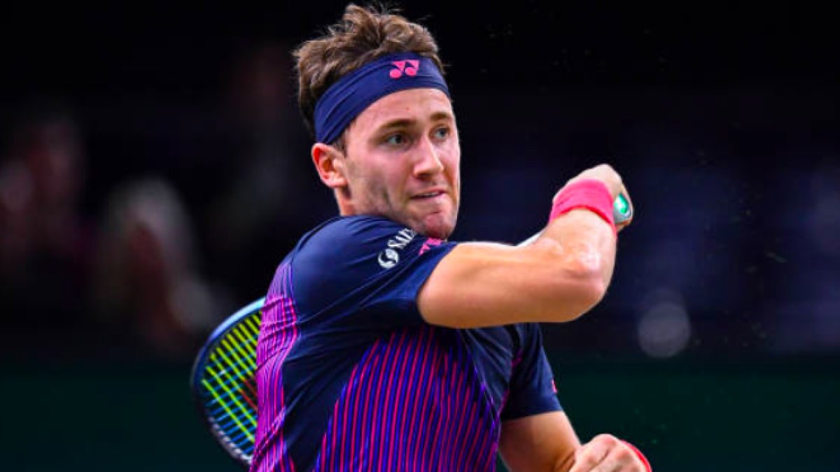 josemorgado's tweet image. Wow.

Casper Ruud gets the BIGGEST hardcourt win of his career, beating Carlos Alcaraz 6-1, 7-5 to start his 2024 ATP Finals campaign in Turin. 

3rd top 3 win of his life, first outside clay.
Just his 3rd win in his last 12 matches.

Crazy scenes.