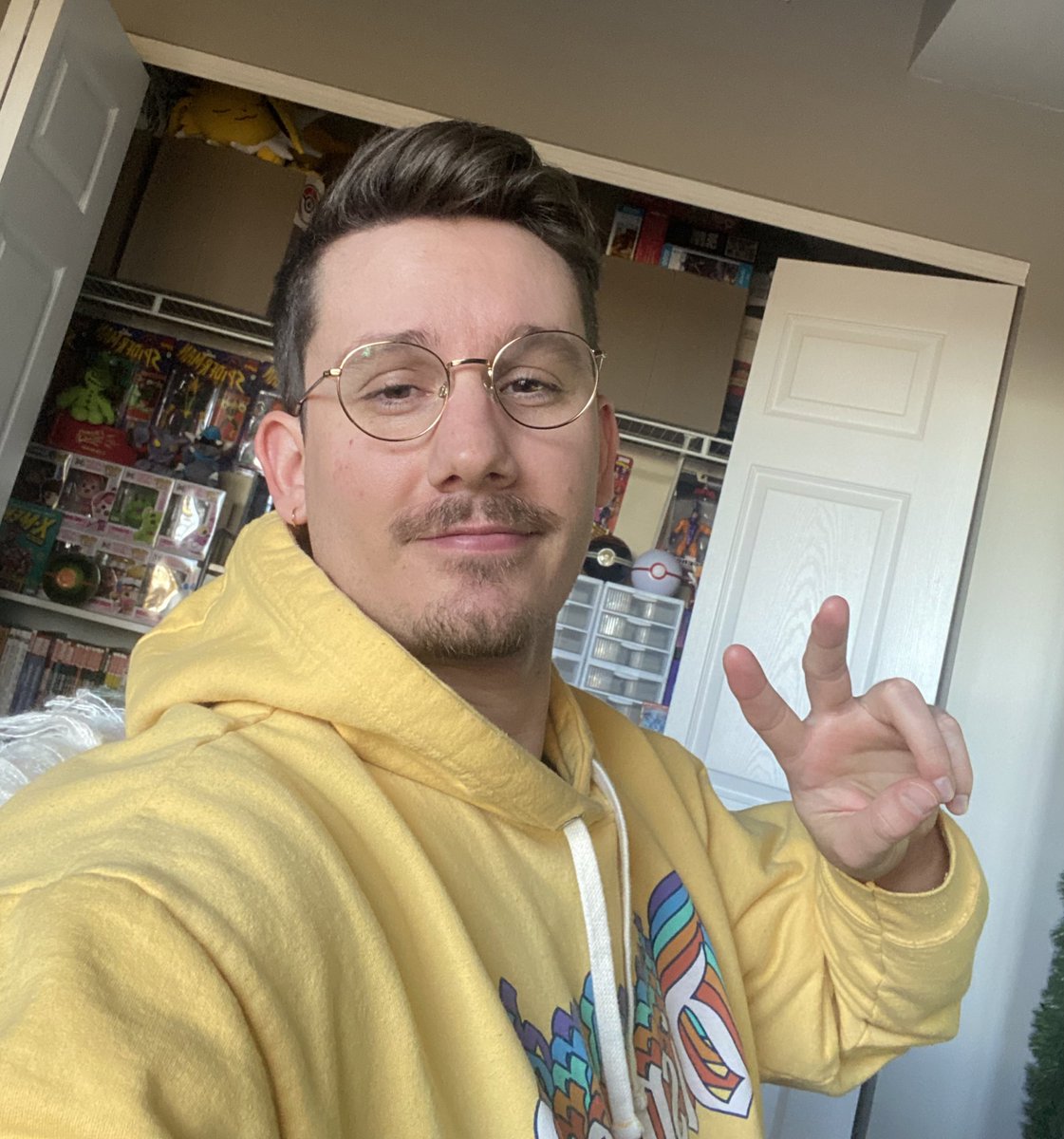 okay here’s my face + gay peace sign so your remember I exist

bsky.app/profile/cursed…