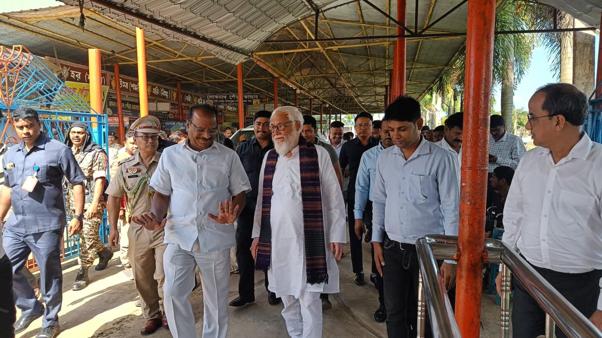 voiceofratan's tweet photo. আমাদের পার্বত্য রাজ্য এিপুরার মহামহিম রাজ্যপাল সন্মানিয় ইন্দ্রসেনা নাল্লু রেড্ডি মহোদয় আজ দেবভূমি খয়েরপুর চতুর্দশ দেবতা মন্দিরে মায়ের পূজার্চনা করেন।

এই শুভ মূহুর্তে সন্মানিয় রাজ্যপাল মহোদয়কে সাদর অভ্যর্থনার মাধ্যমে মায়ের আরাধনায় ব্রতী হই। https://t.co/WRbxoKb3Ek