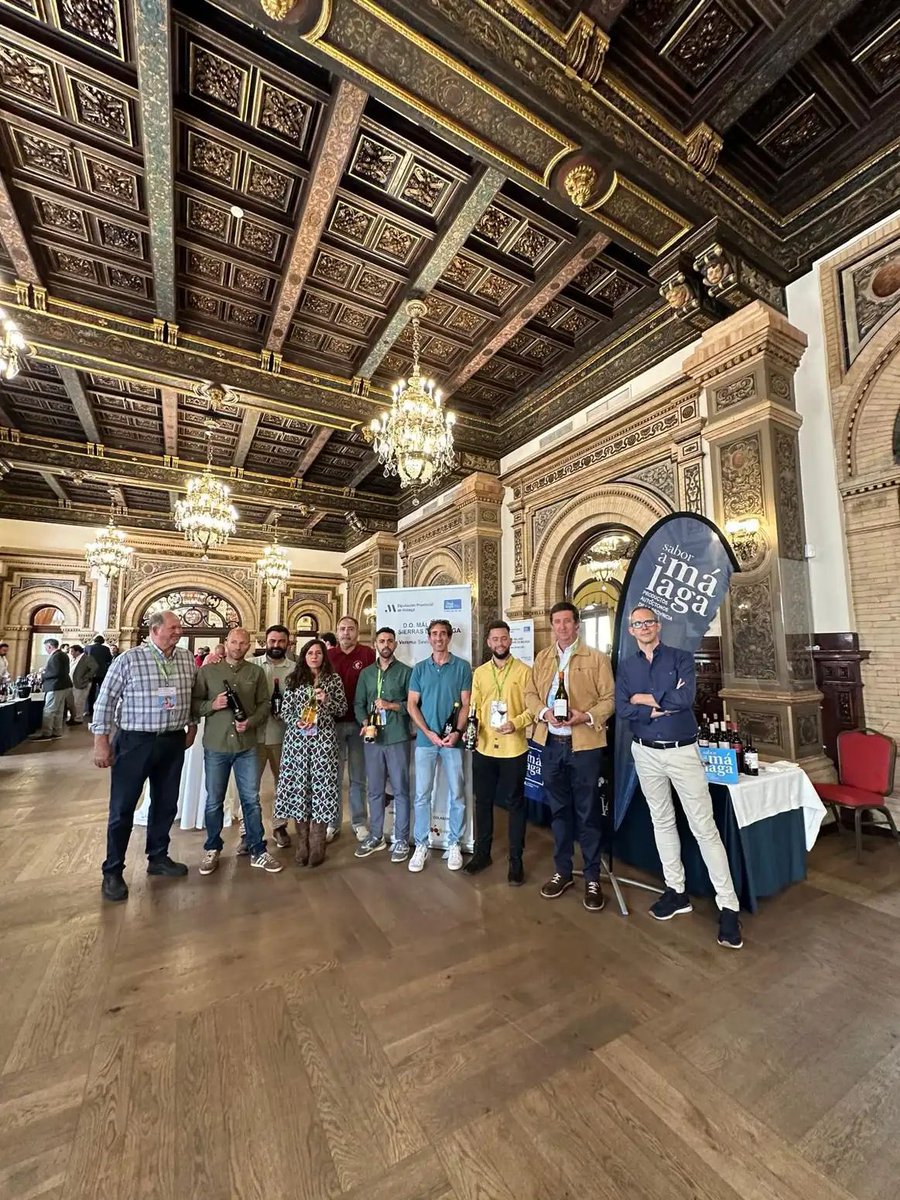 Verema's tweet photo. Notable presencia de @SaboraMalaga en la Experiencia Verema Sevilla con hasta ocho bodegas promocionando sus vinos: Dimobe, Los Frutales, Bentomiz, Fabio Coullet, Cortijo La Fuente, Huerto de la Condesa, Victoria Ordoñez y Badman Wines-Tres Raíces 🍷🍇 https://t.co/5KYWrAtbDV