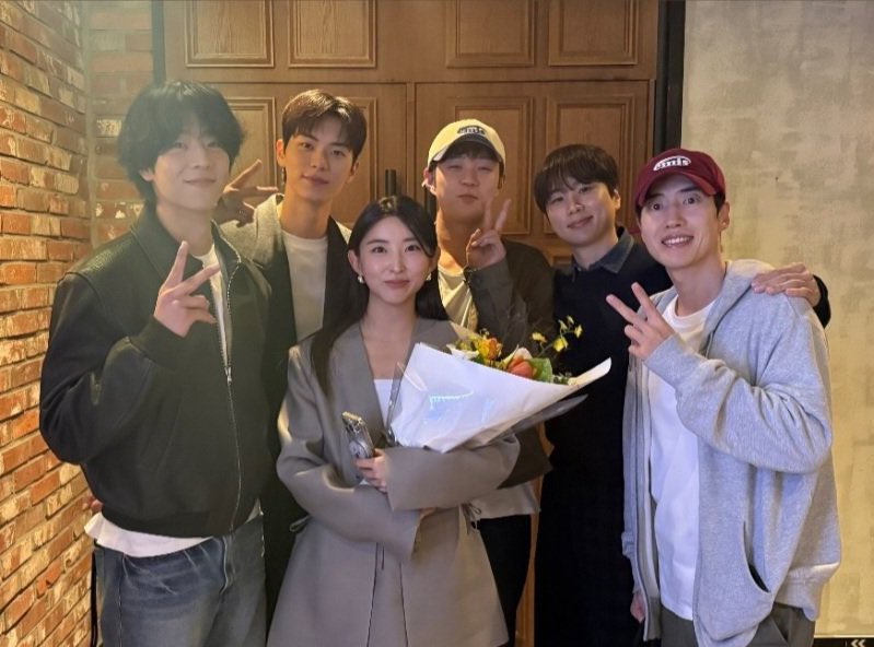 tracesof4minute's tweet photo. Sohyuns co stars in other projects came to support her ✨

#딜리버리 #권소현 #포미닛
#Delivery #KwonSohyun #4Minute https://t.co/gkpKXytsas