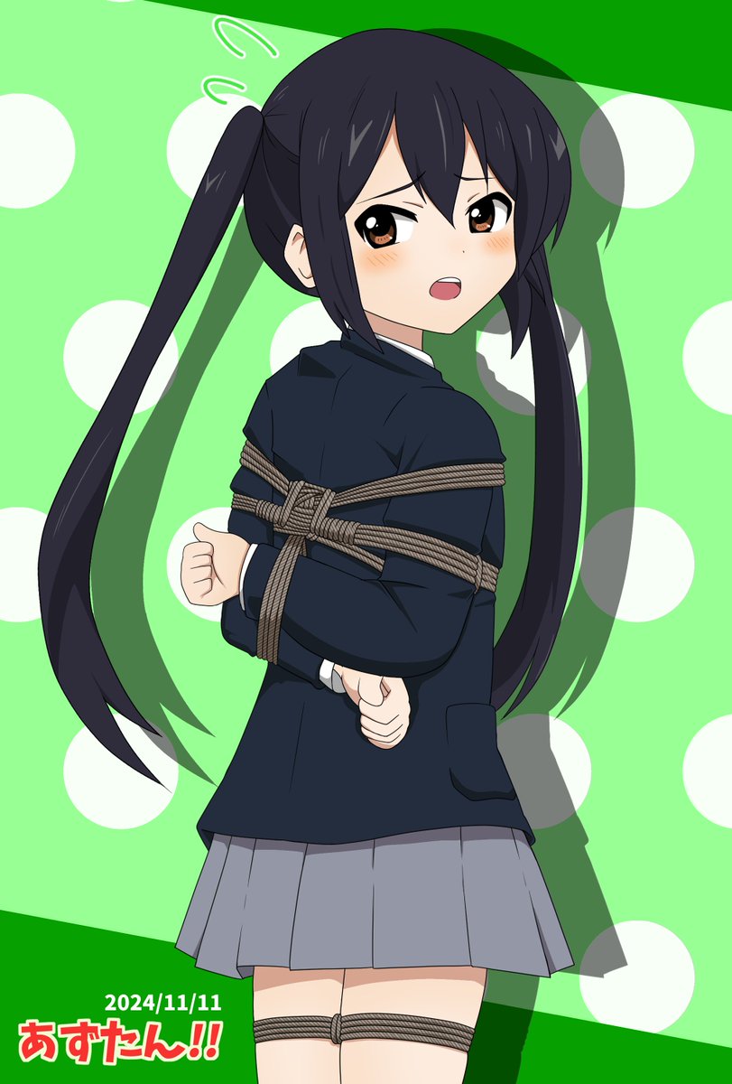 Yumeka_rorirori's tweet photo. 今日はあずにゃんの誕生日なので、先輩たちとお揃いにしてあげますね…… https://t.co/q5BdSBZZDP