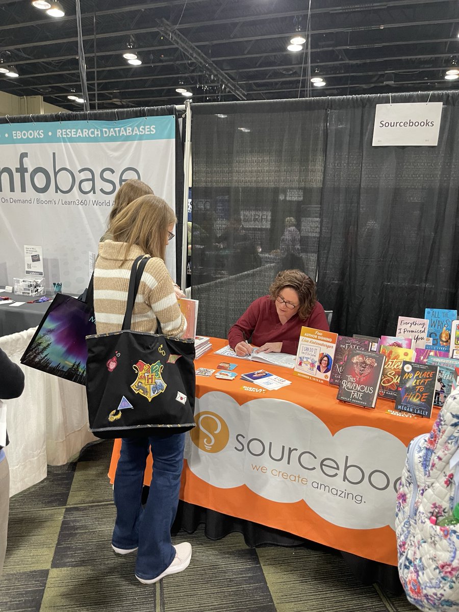 Sourcebooks's tweet image. 👀Did you catch us at AISLE?

📚We absolutely loved connecting with school #librarians, who got to meet (and get their #books signed by) one of our kids&apos; #authors, Lisa Katzenberger!

🧡Thank you AISLE for having us, and thank you librarians for everything you do!!