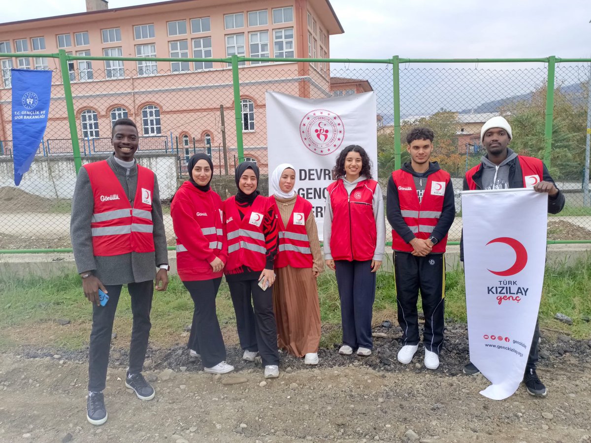 genckizilaybeu_'s tweet photo. 11 Kasım Milli Ağaçlandırma gününde bizde Geleceğe birer nefes olduk.🌿 https://t.co/u4iRfmtds2
