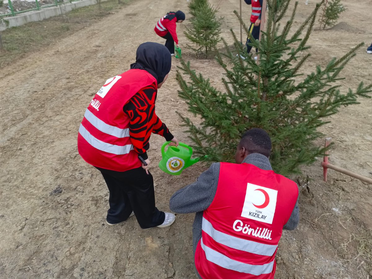 genckizilaybeu_'s tweet photo. 11 Kasım Milli Ağaçlandırma gününde bizde Geleceğe birer nefes olduk.🌿 https://t.co/u4iRfmtds2
