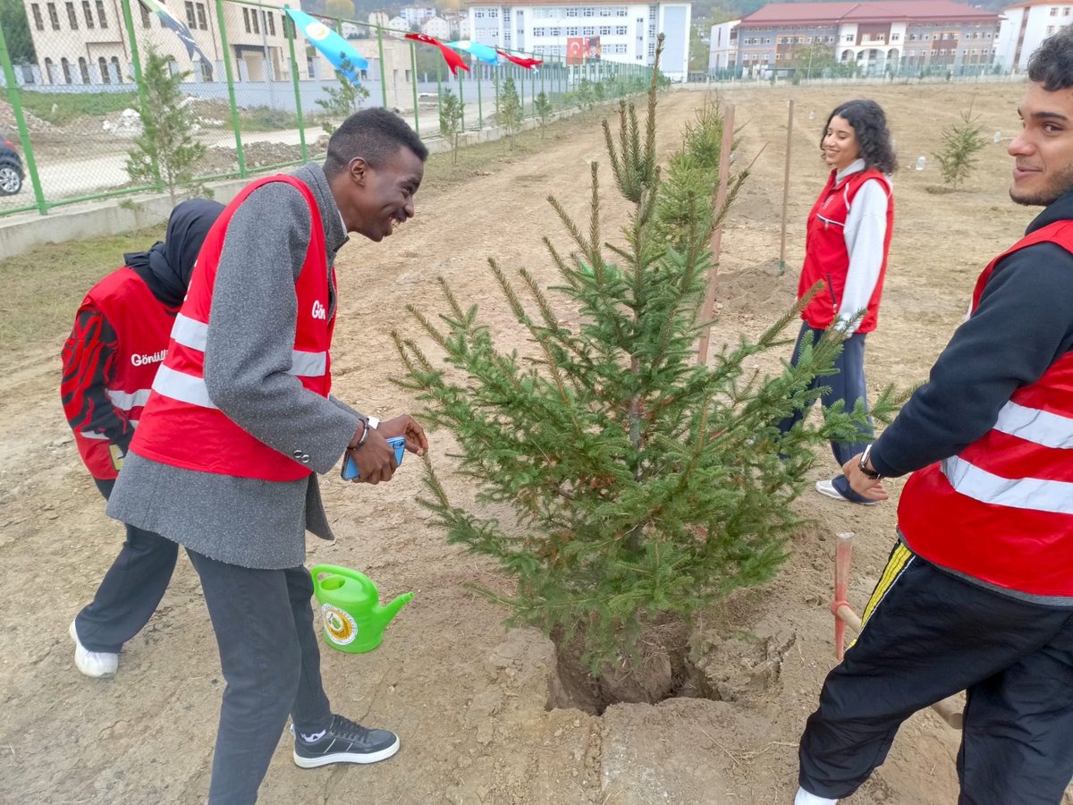 genckizilaybeu_'s tweet photo. 11 Kasım Milli Ağaçlandırma gününde bizde Geleceğe birer nefes olduk.🌿 https://t.co/u4iRfmtds2