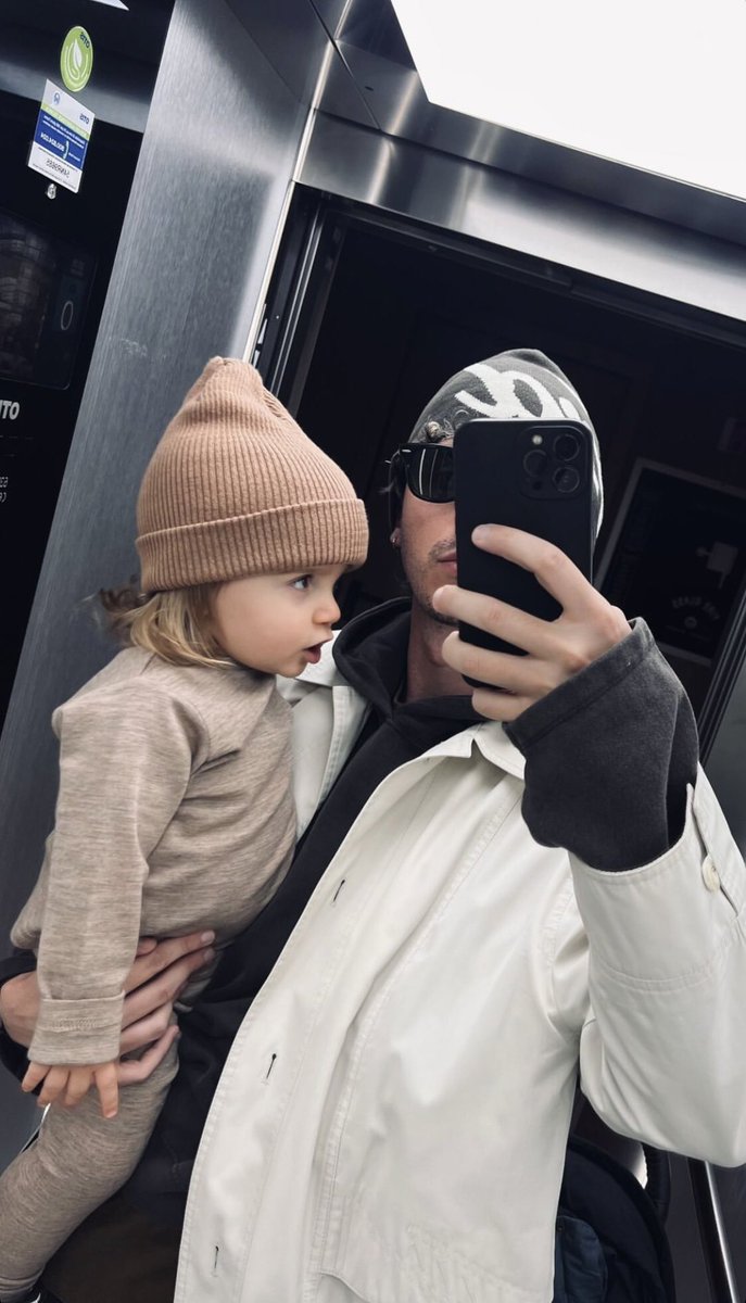 smiclaytonn's tweet photo. padre e figlio https://t.co/3GvRDMJczp