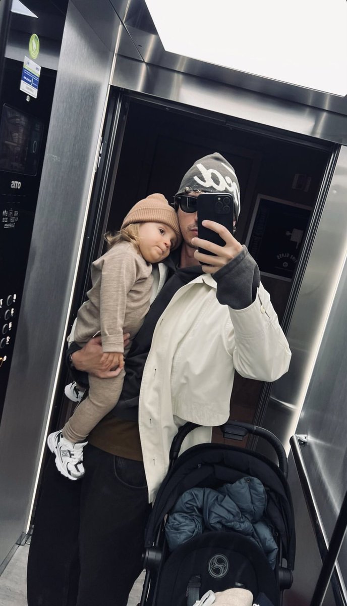 smiclaytonn's tweet photo. padre e figlio https://t.co/3GvRDMJczp