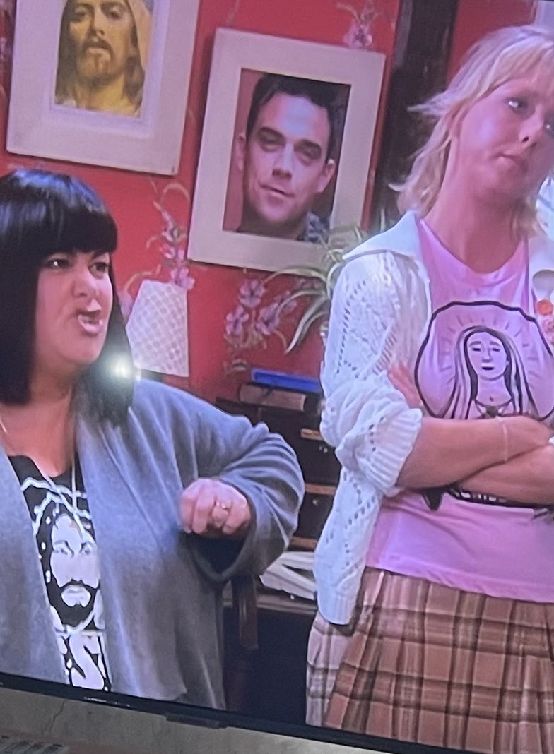poppapete299's tweet photo. A familiar face on the wall in The Vicar of Dibley today gave me a smile….😘😌 https://t.co/huYRftAihT