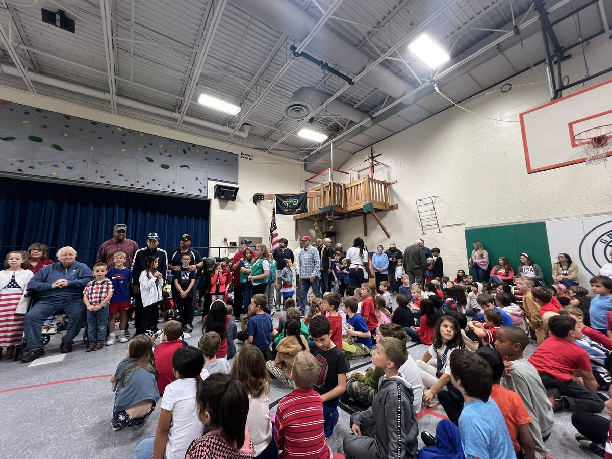 It was an absolute joy to honor our veterans for their service this morning!  🇺🇸🇺🇸🇺🇸 We couldn’t be more proud of our heroes!  <a href="/wcsdistrict/">Worthington Schools</a> #itsworthit