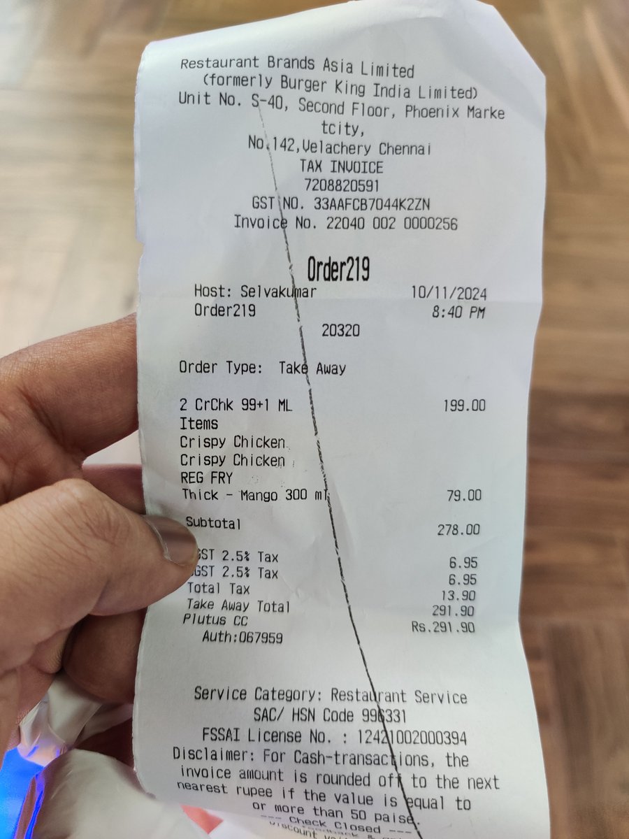 Basheermba's tweet photo. How to scam customer 101. Ft: @burgerkingindia  

* Display Rs79 &amp; 99 ad, make customer walk-in, tell it's an App only offer, make them pay a higher bill.
No mention of any such thing on the banner.

Bravo @BurgerKing @BurgerKingBR   👏👏👏👏
#Scam #UnEthical #Loot https://t.co/8pU0weFRQT