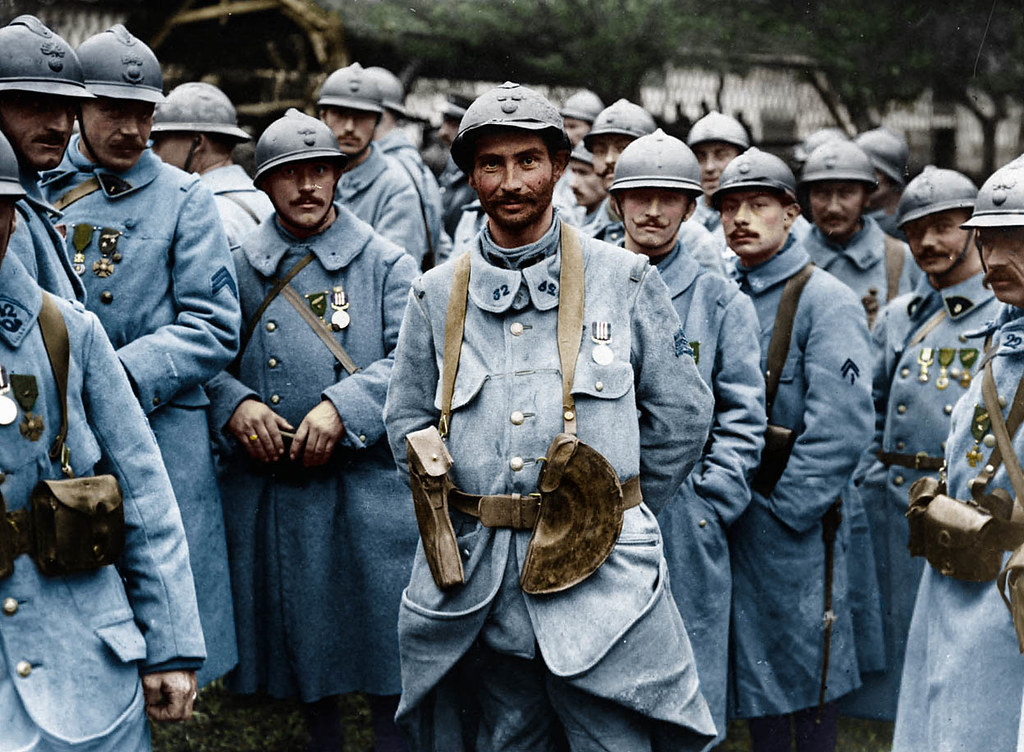 HistoiredeFran7's tweet image. « Notre drapeau ne flotte pas grâce au vent, il flotte grâce au dernier souffle des soldats qui sont morts en le défendant »