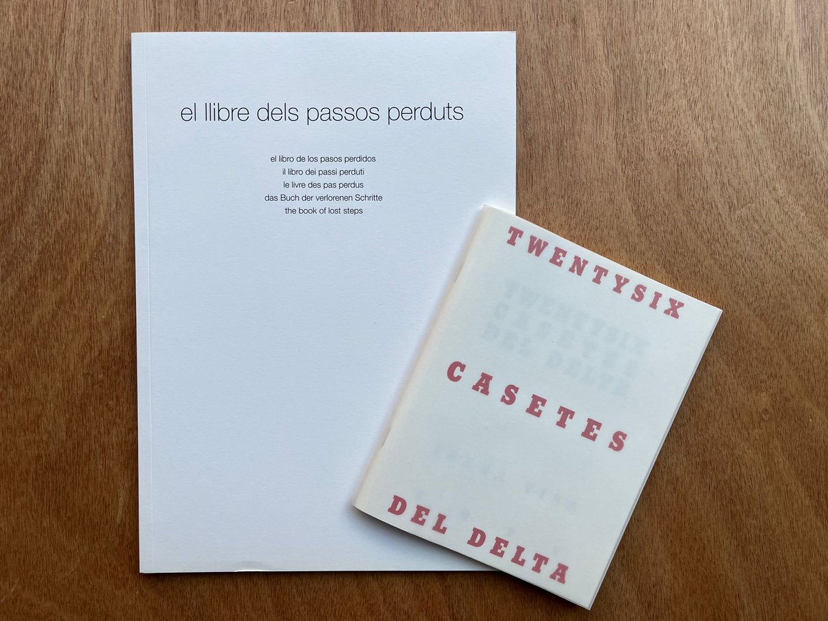 BolitGirona's tweet photo. -'El llibre dels passos perduts' d’Isabel Banal
-'Twentysix casetes del Delta' de @lafilla
-'On nous a dit qu’il n’y avait rien et nous sommes allés le chercher' i 'Voyage en pays du clermontois' d’Israel Ariño
-'The Okama Paradox' de Clara Gassull Quer i Israel Ariño https://t.co/lX6jgHdfeX
