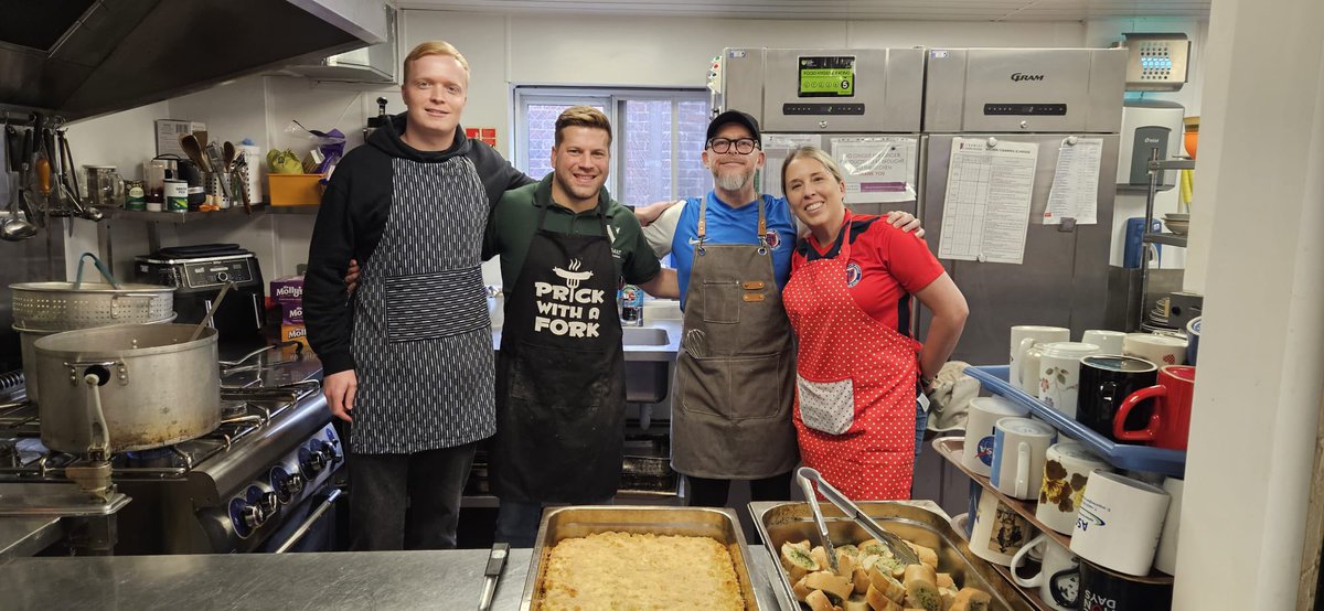 @verdantfp (@verdantfp) on Twitter photo A pleasure to volunteer at <a href="/CrawleyOpenHse/">Crawley Open House</a> today. Macaroni Cheese easily beat Spaghetti Bolognese. Thanks for having us. A pleasure to volunteer at <a href="/CrawleyOpenHse/">Crawley Open House</a> today. Macaroni Cheese easily beat Spaghetti Bolognese. Thanks for having us.